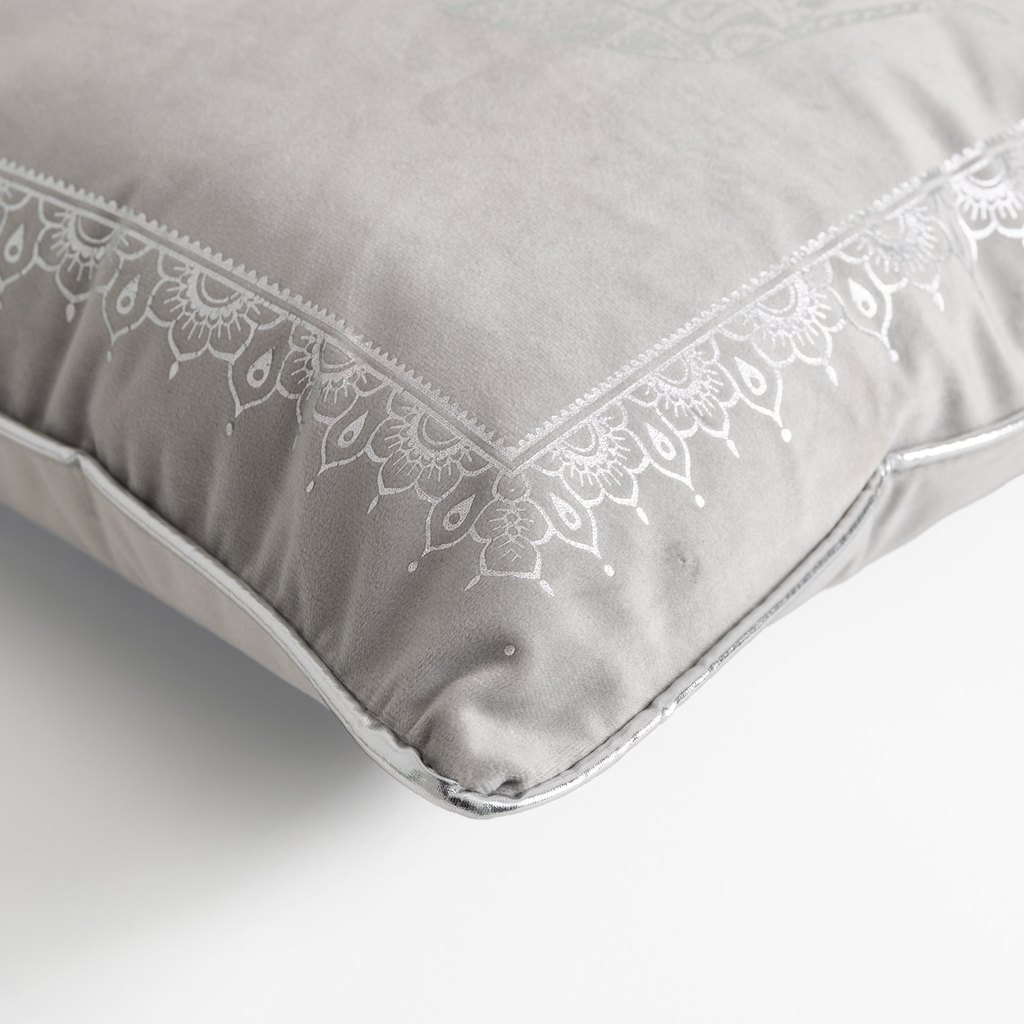 Obliečka na vankúš s motívom slona v svetlosivej farbe DAIRA 45x45 cm