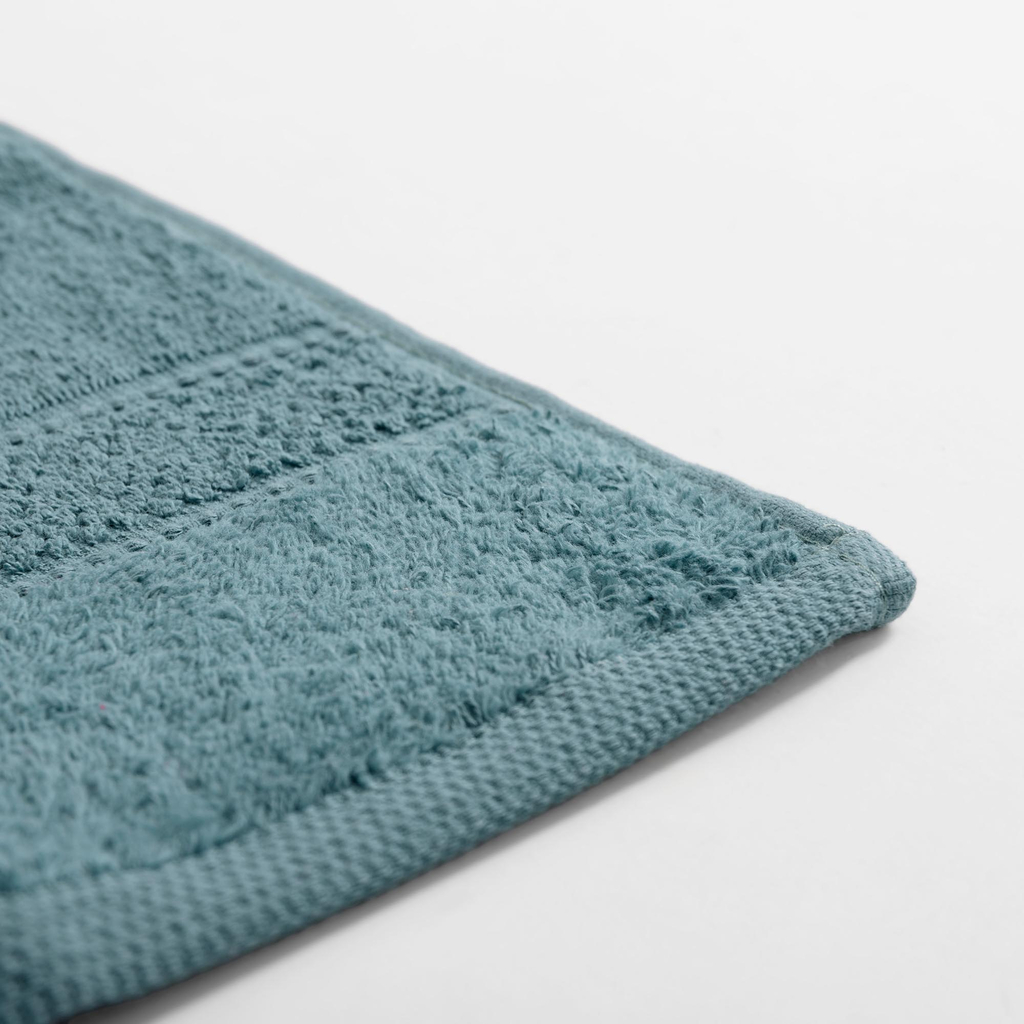 Bavlnený uterák na ruky v tmavozelenej farbe MARIO 30x50 cm