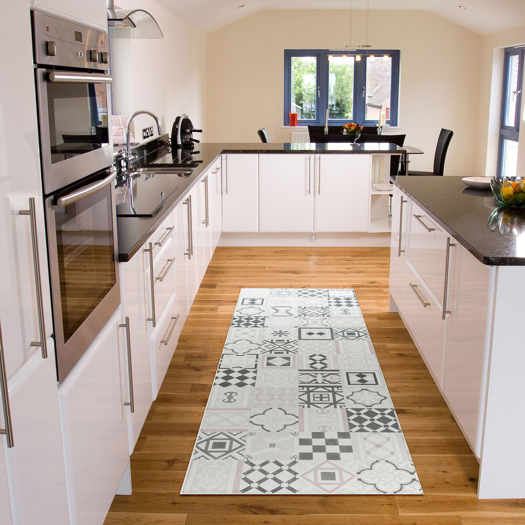 Behúň do kuchyne ružový, s marockým vzorom, 67x200 cm