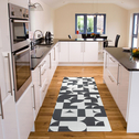 Kuchynský behúň na podlahu čierno-biely geometrický 67x200 cm
