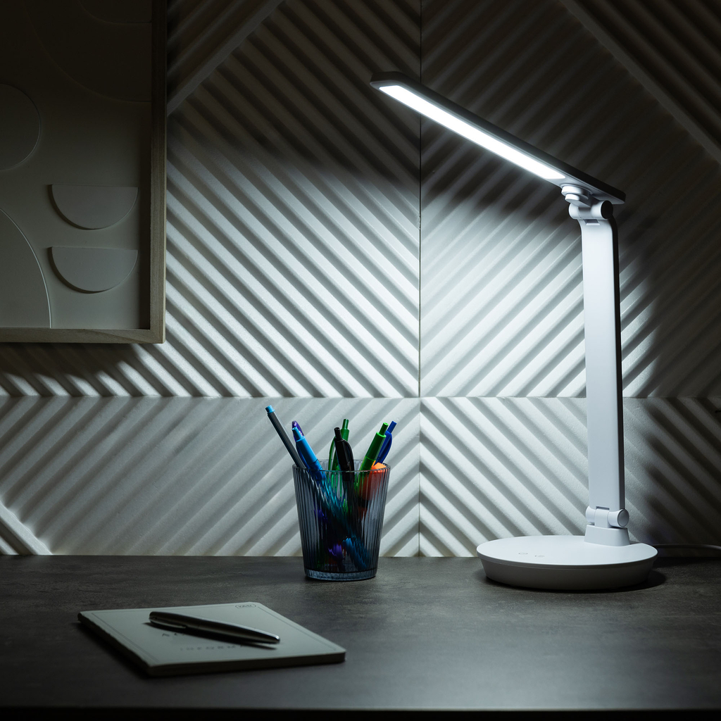 Stolná LED lampa s okrúhlou základňou biela