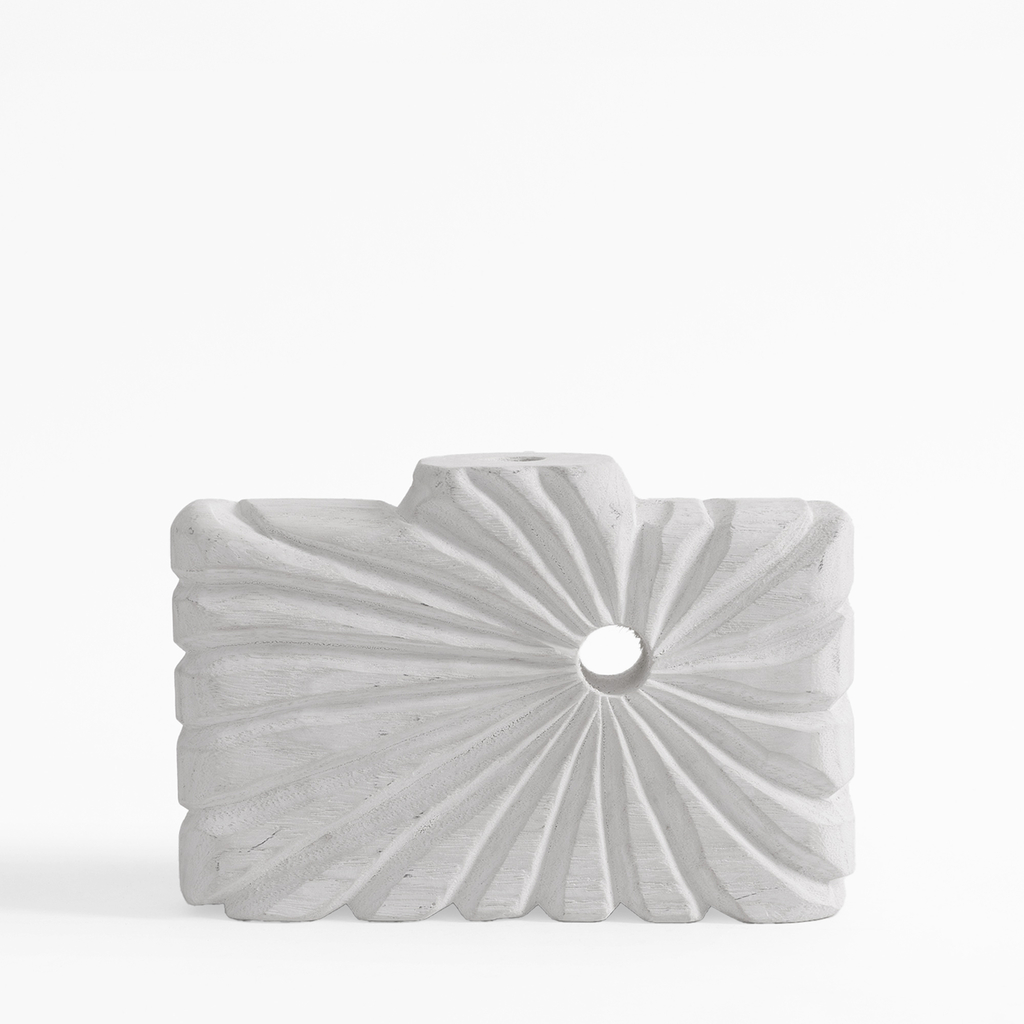 Drážkovaná váza v bielej farbe 18 cm