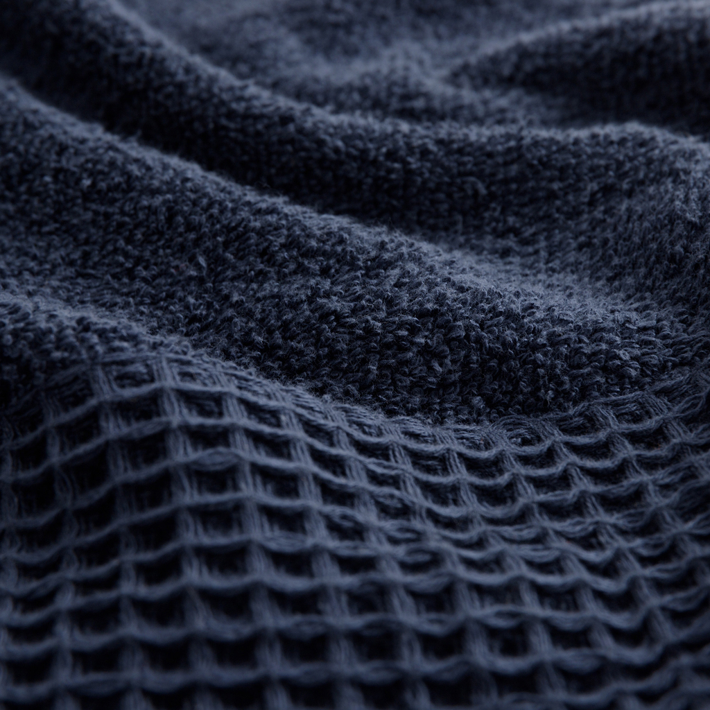 Bavlnený uterák v tmavomodrej farbe ZEN 70x140 cm