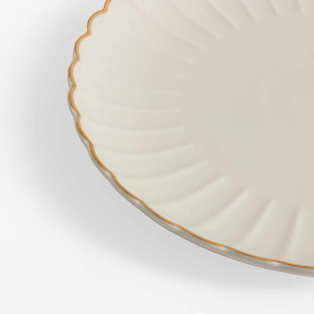 Porcelánový jedálenský tanier ZLATÝ OKRAJ 26,6 cm