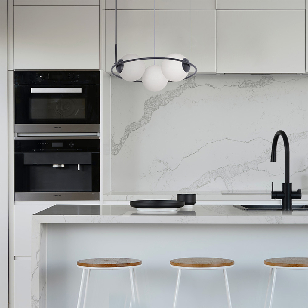 Krúžková závesná lampa PARVA 3 tienidlá gule čierna