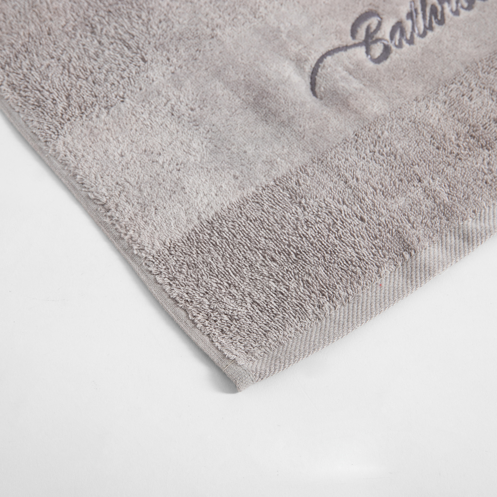 Bavlnený uterák vo svetlosivej farbe FERRO 50x90 cm