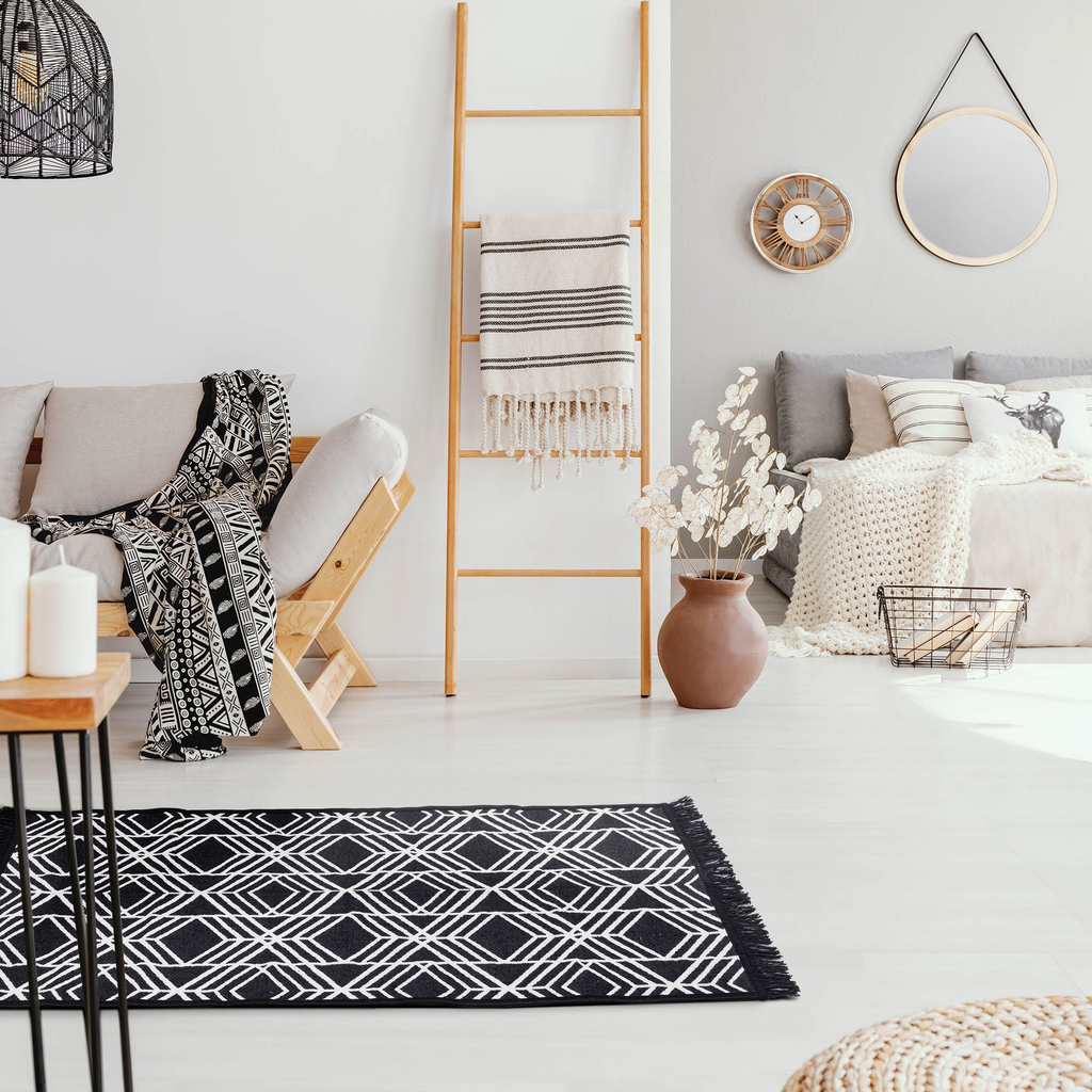 Geometrický koberec čierno-biely ALBORG 50x80 cm