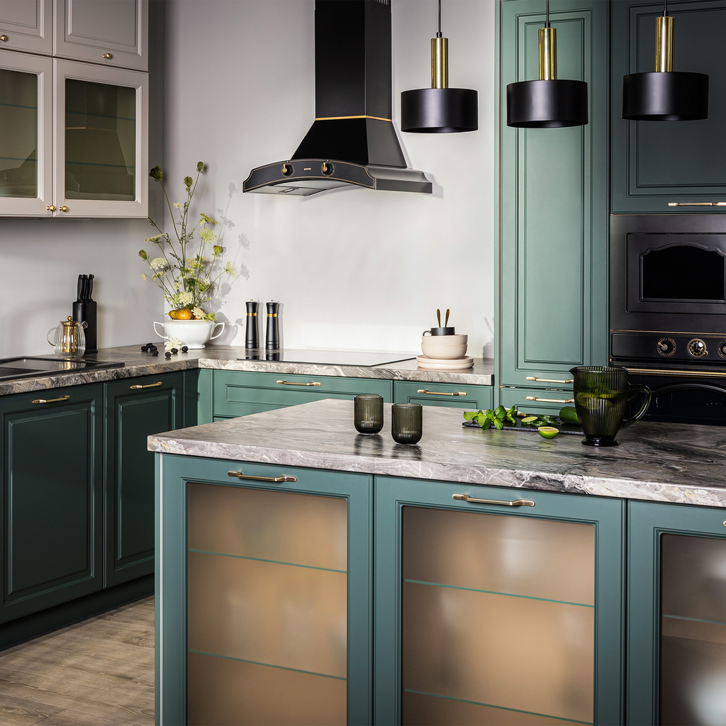 Závesná lampa čierno-zlatá lišta LEO III