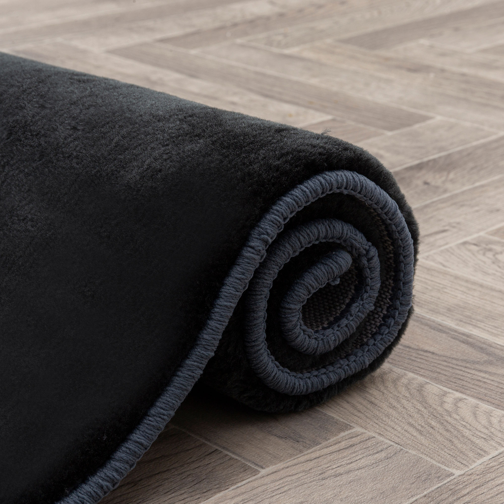 Koberec imitujúci kožušinu antracitový PLUSH 60x110 cm