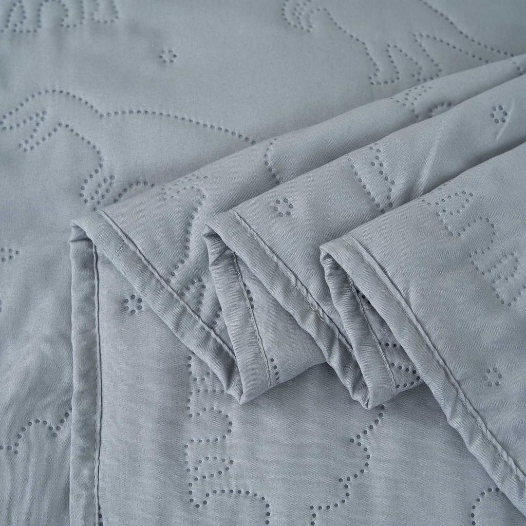 Prehoz na posteľ vo svetlosivej farbe DABU DINO 140x200 cm