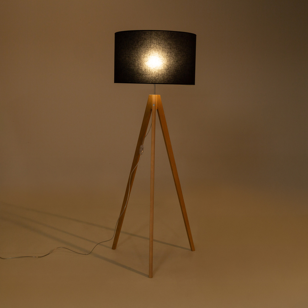 Lampa na drevenom statíve tienidlo čierne TREVISO