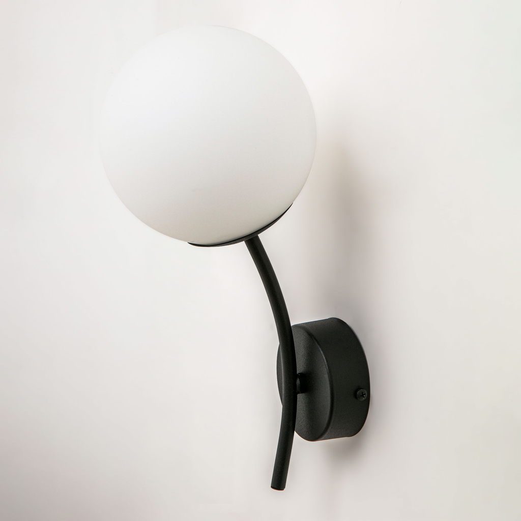 Nástenné svietidlo VOLTA guľa čierna