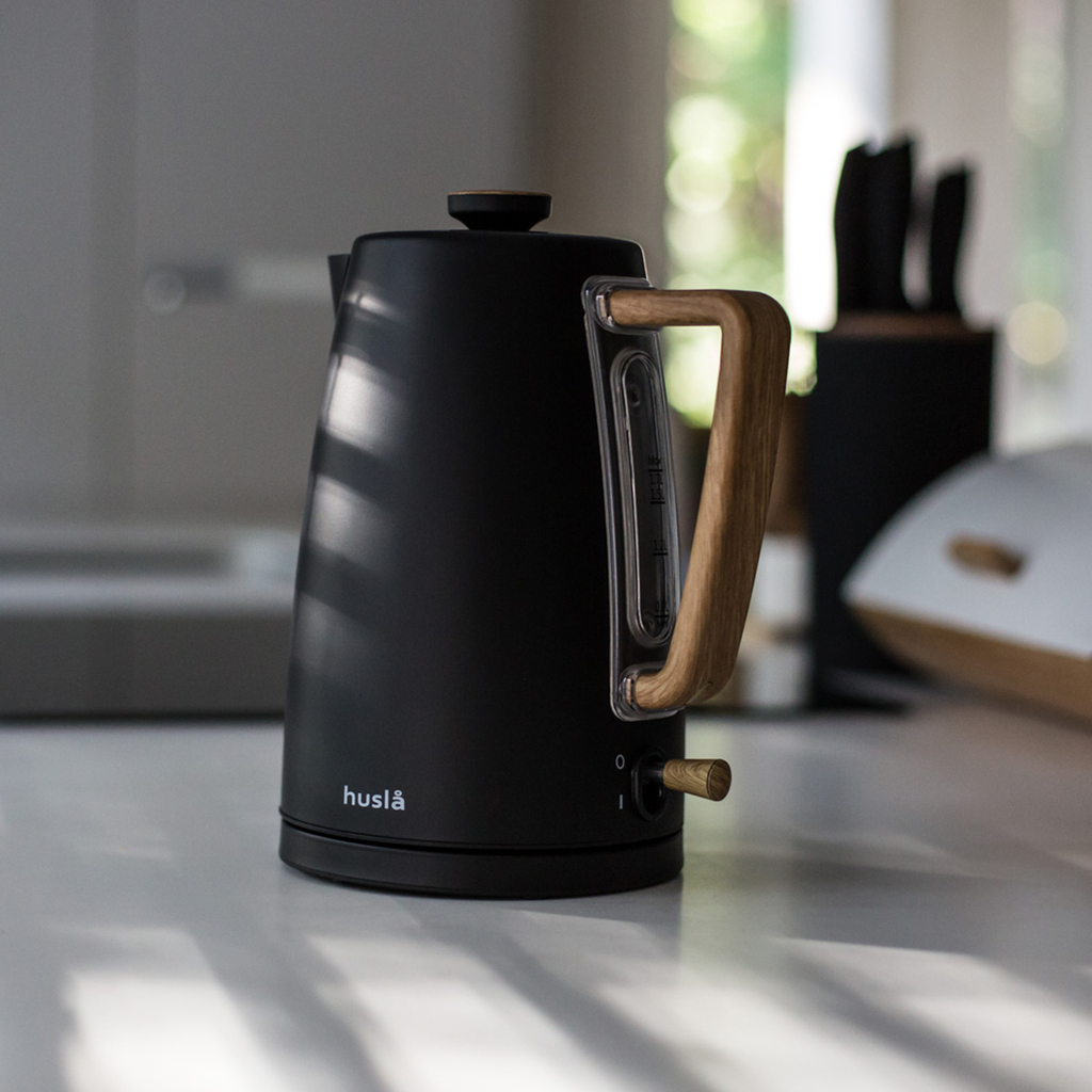 Rýchlovarná kanvica HUSLA SCANDIC čierna 1,7 l