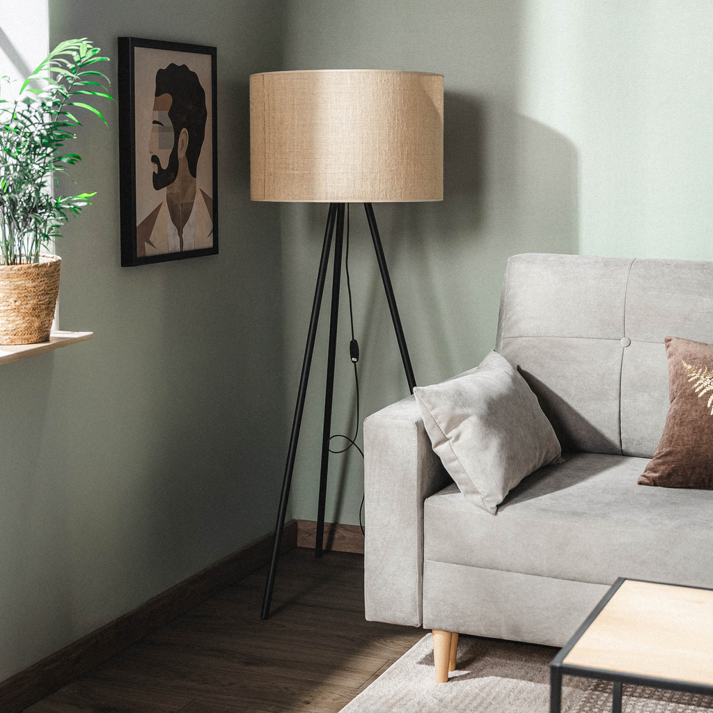 Stojacie svietidlo na čiernom statíve JUTA