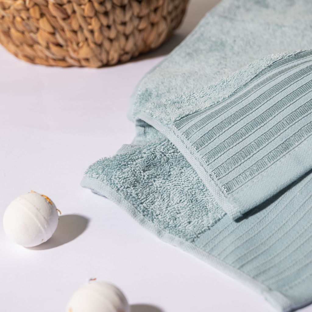 Kúpeľňový uterák v modrej farbe VELA 70x140 cm