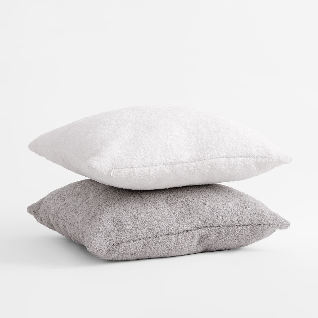 Dekoračný vankúš v snehobielej farbe BOUCLE 45x45 cm