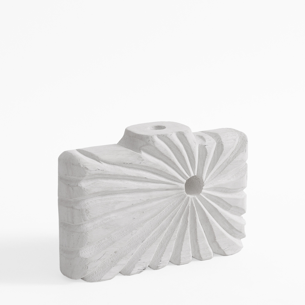 Drážkovaná váza v bielej farbe 18 cm