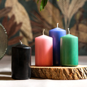 Zelená dekoratívna sviečka 6 x 10 cm