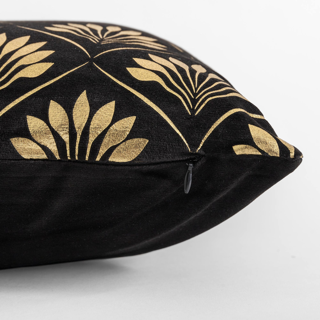 Dekoračná obliečka na vankúš v čiernej farbe DEKAR 45x45 cm