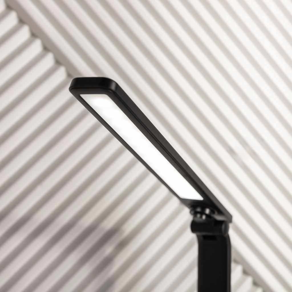 Stolná LED lampa s okrúhlou základňou čierna