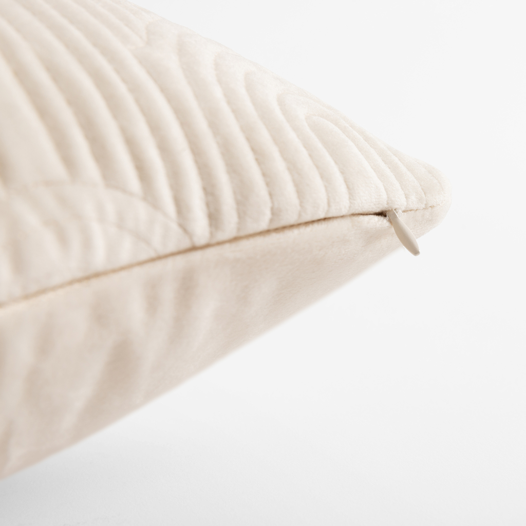 Geometrická velúrová obliečka na vankúš krémová JONES 45x45 cm