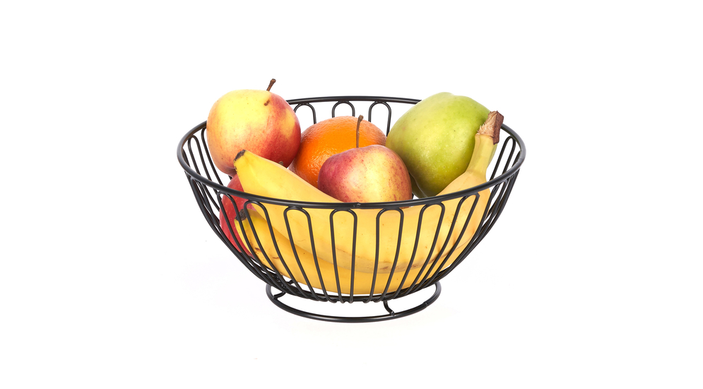 Stalowy koszyk wypełniony owocami