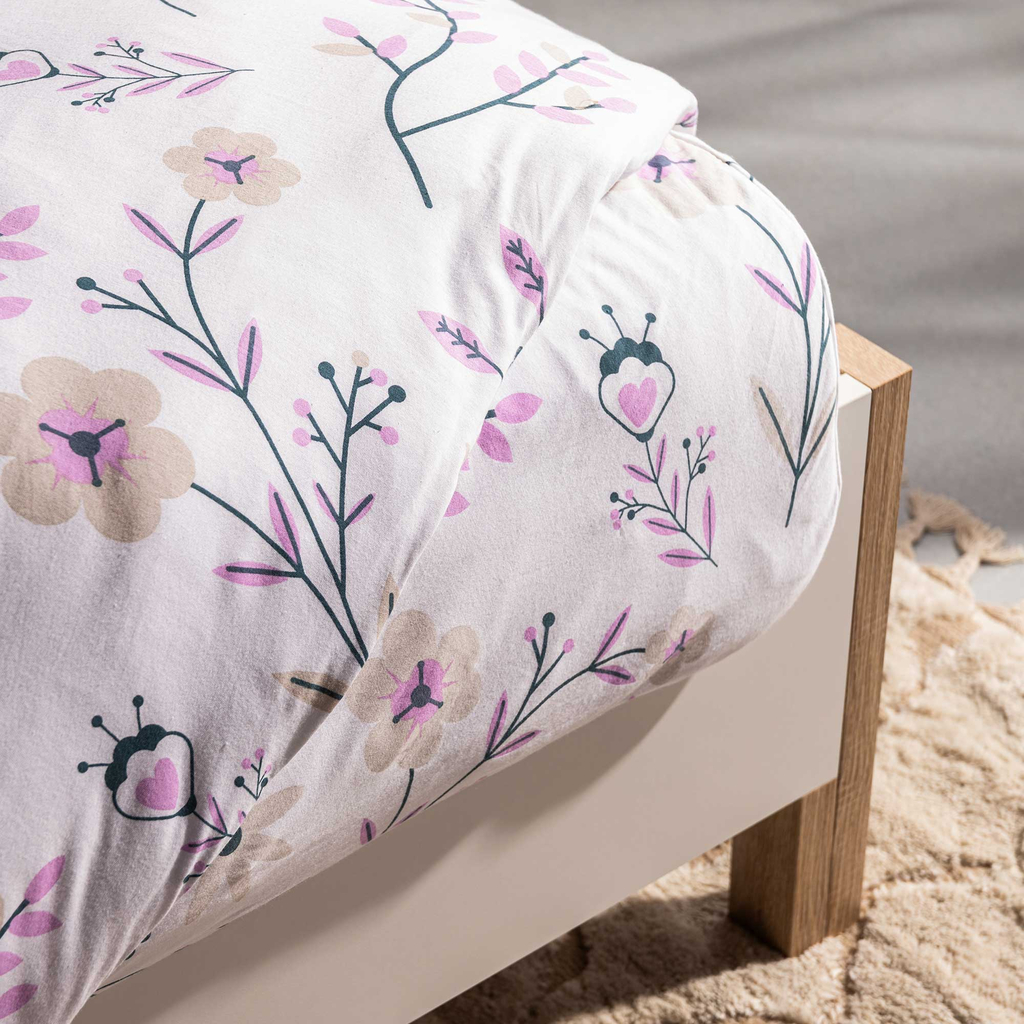 Bavlnená posteľná bielizeň JERSEYLOVE s motívom fialových rastlín 160x200 cm