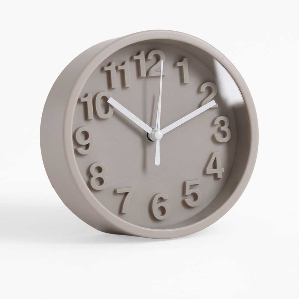 Okrúhly budík v béžovej farbe 13,1 cm