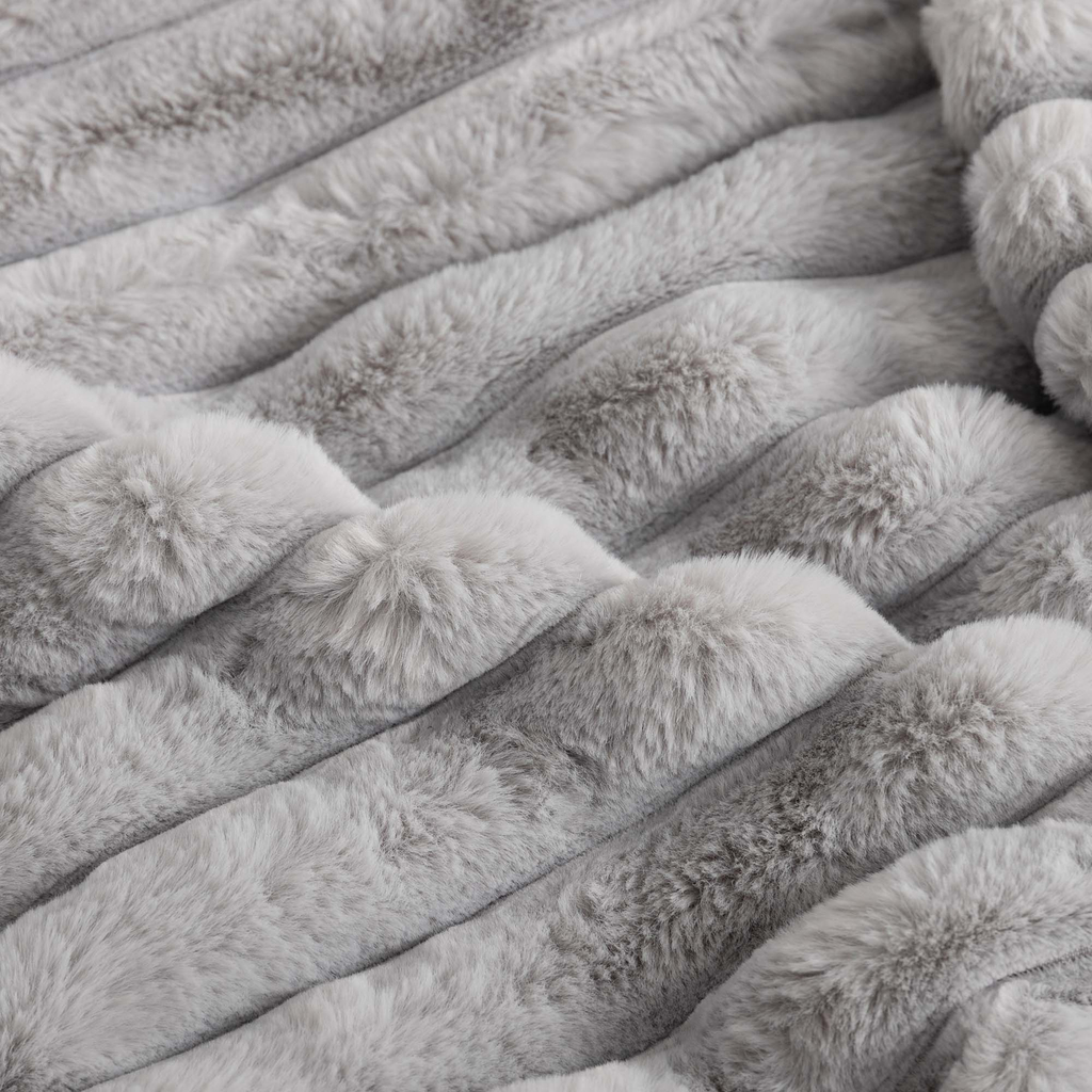 Svetlosivá deka CORDOVA 150x200 cm