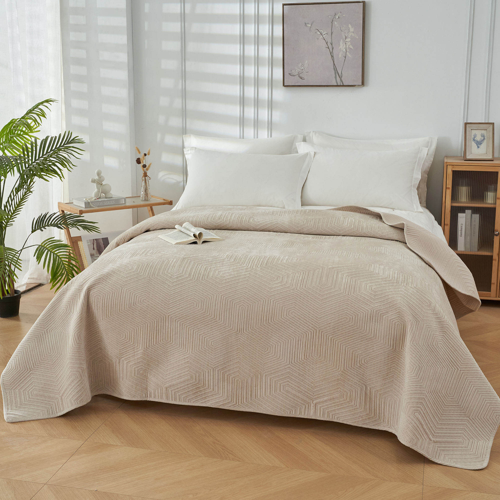 Prehoz na posteľ v krémovej farbe HYPNOSE 220x240 cm