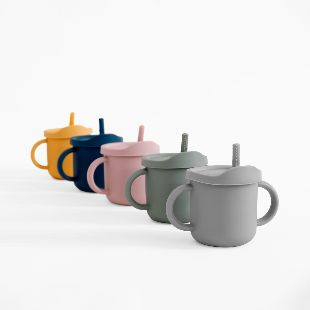 Detský silikónový pohár s vekom a rukoväťami MIX