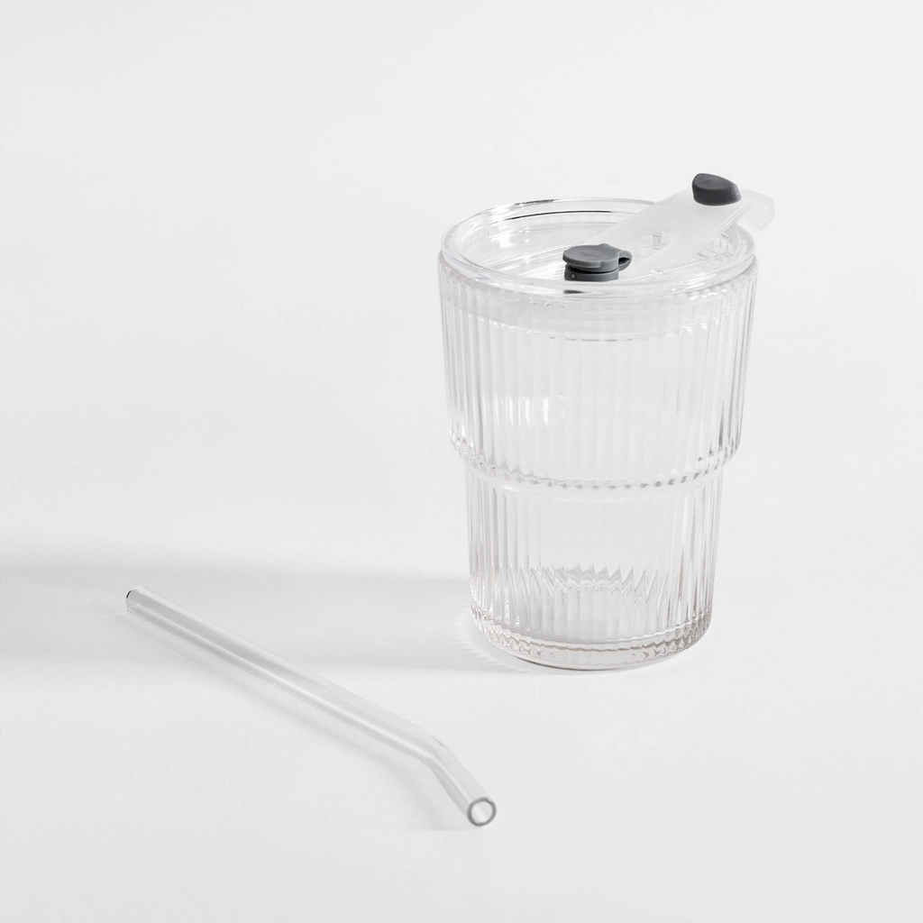 Pohár so slamkou a viečkom 350 ml