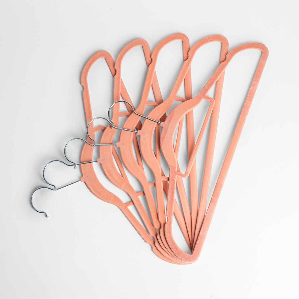 Zamatový ružový vešiak VELVET, sada 5 ks