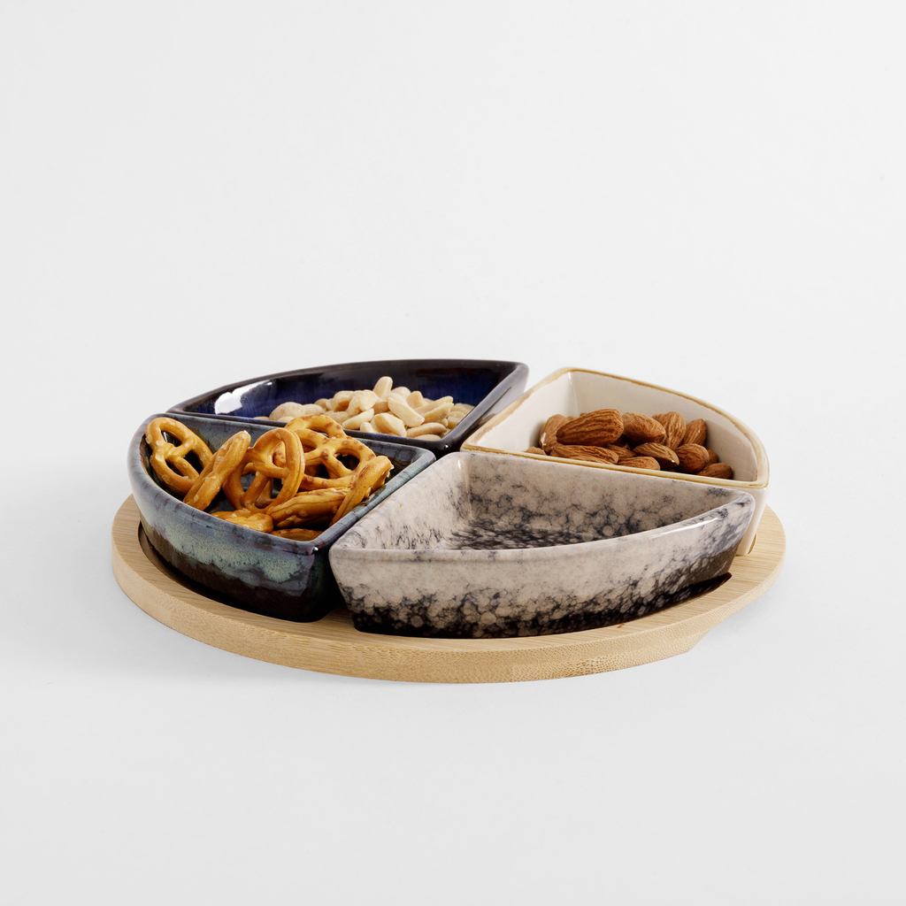 Súprava 4 misiek na okrúhlom bambusovom podstavci 21,5 cm