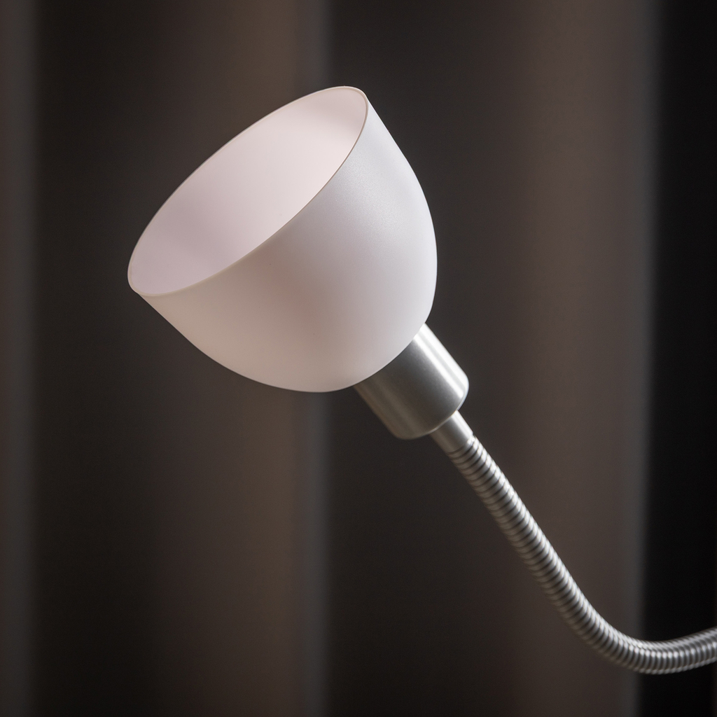 Stojacia lampa strieborná PESO