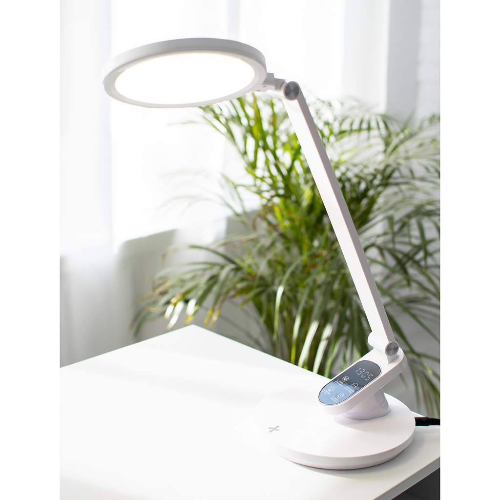 Lampa biurkowa ARTIS to modne i nowoczesne oświetlenie, idealne dla Twojego biura lub domowego gabinetu.