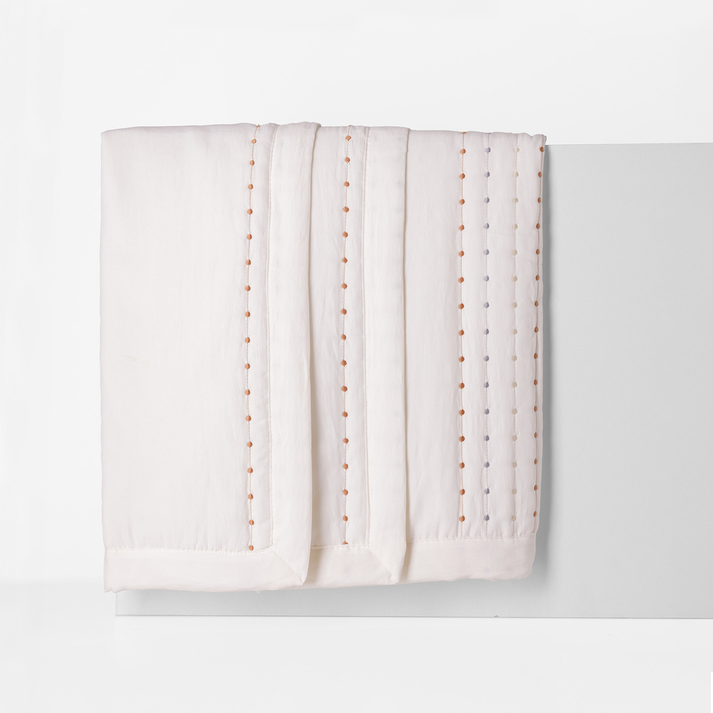 Prehoz na posteľ v krémovej farbe VANILLA DOTS 200x220 cm