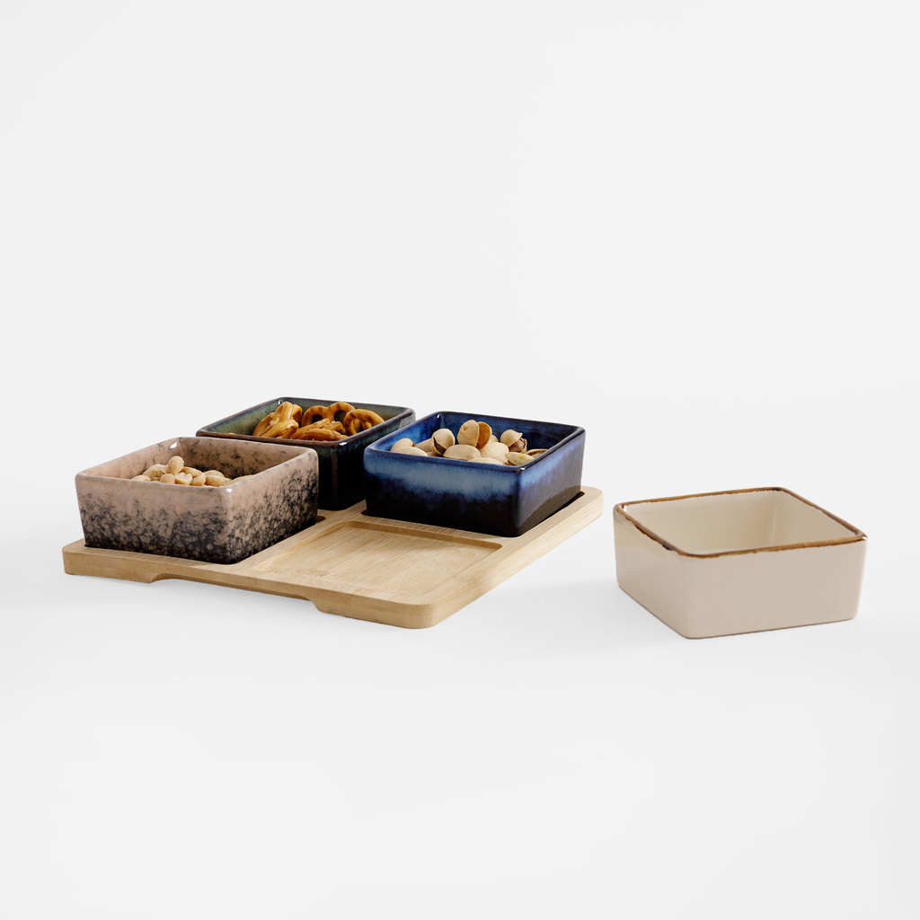 Súprava 4 misiek na štvorcovom bambusovom podstavci 19x19 cm