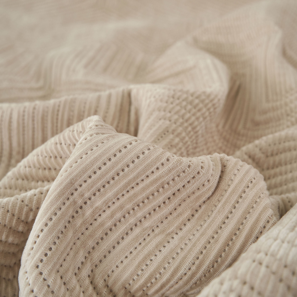 Prehoz na posteľ v krémovej farbe HYPNOSE 220x200 cm