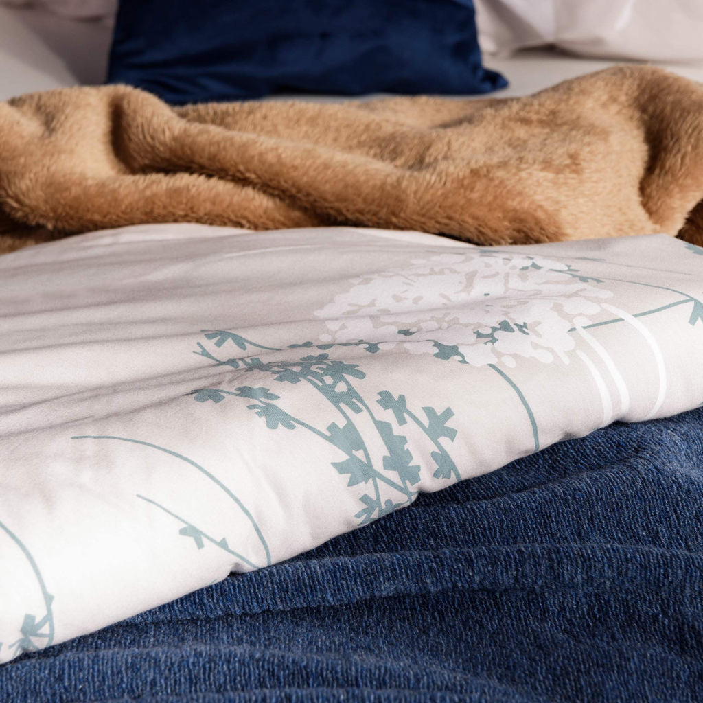 Bavlnená posteľná bielizeň JERSEYLOVE s bielymi listami 160x200 cm