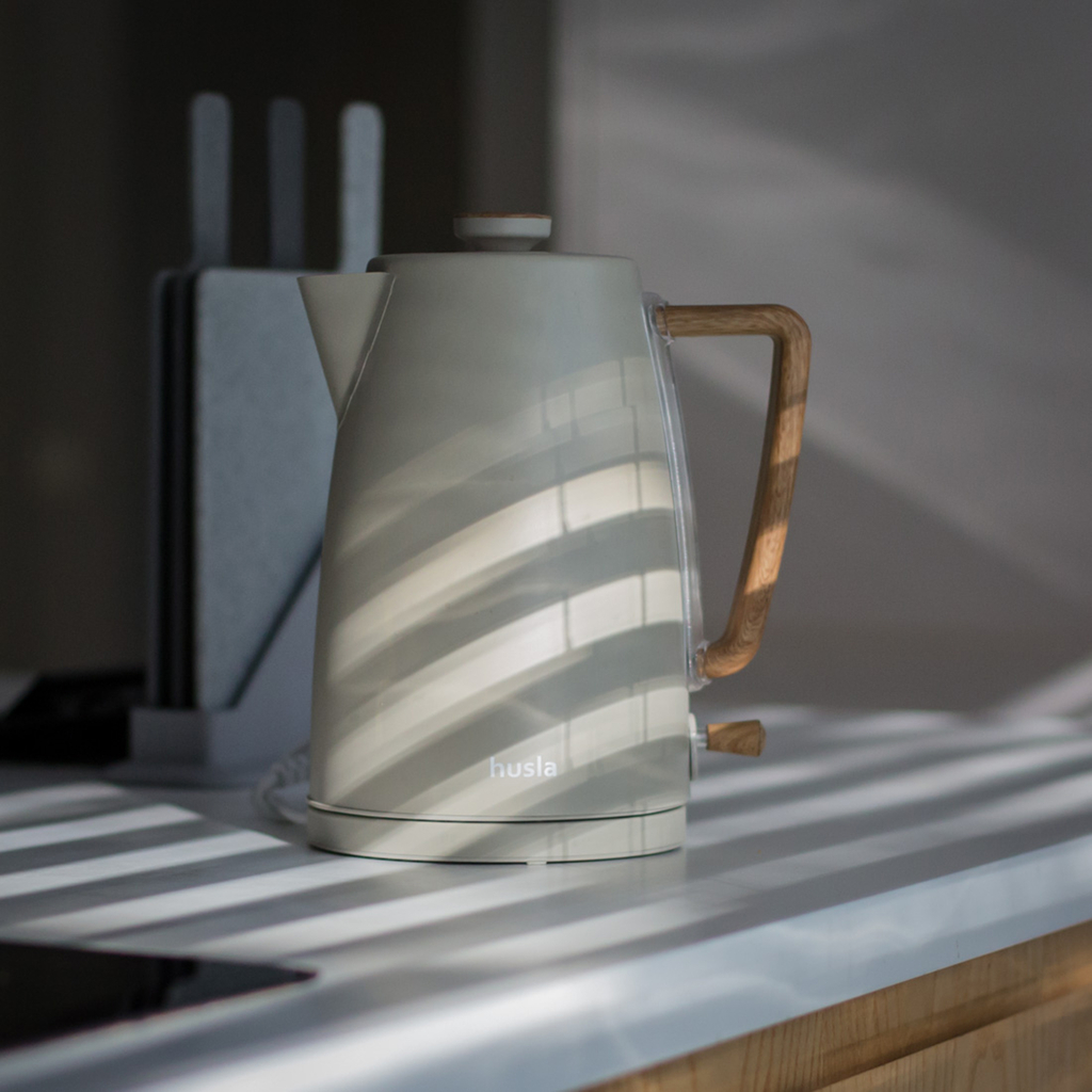 Rýchlovarná kanvica HUSLA SCANDIC, olivová 1,7 l