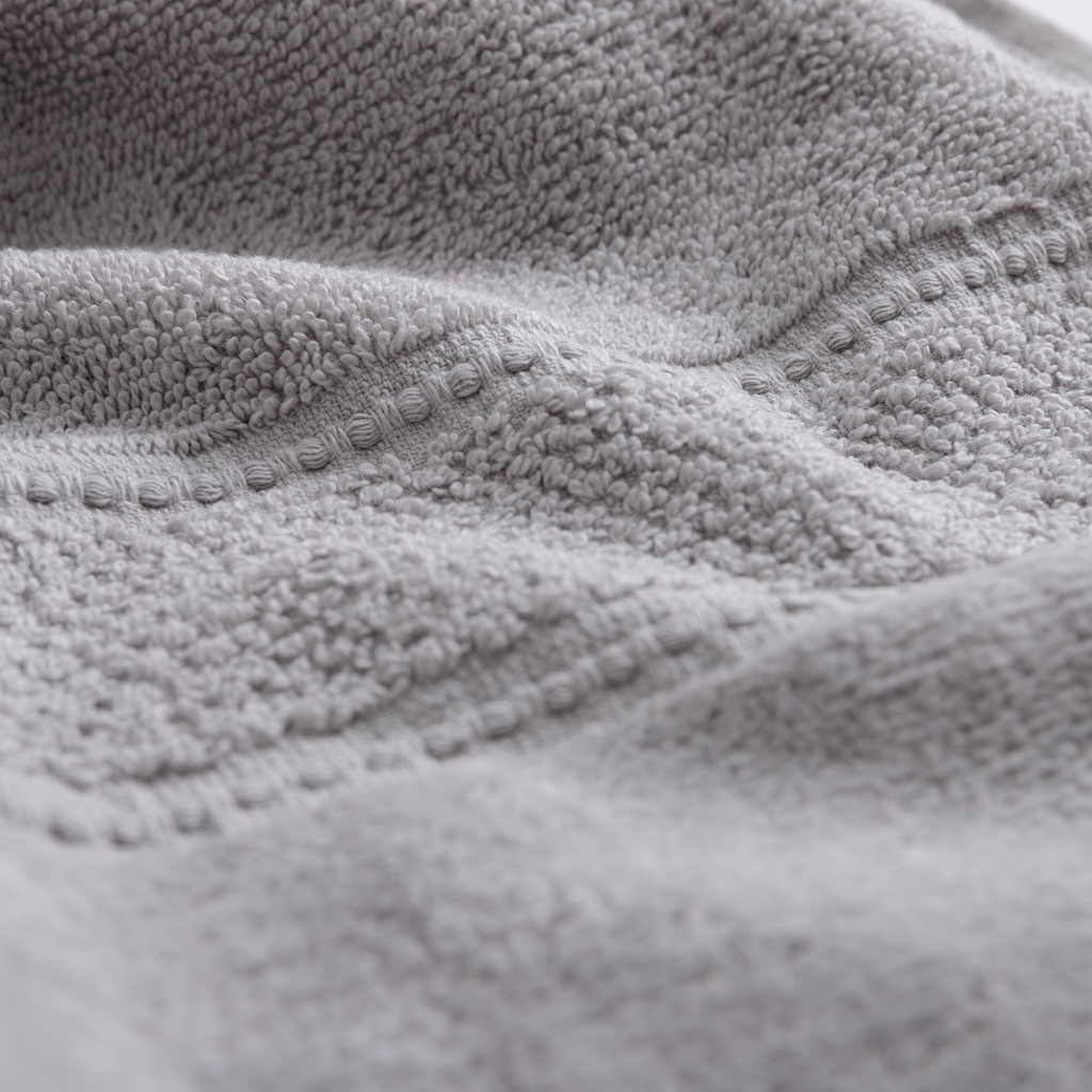 Bavlnený uterák na tvár vo svetlosivej farbe MARIO 50x90 cm