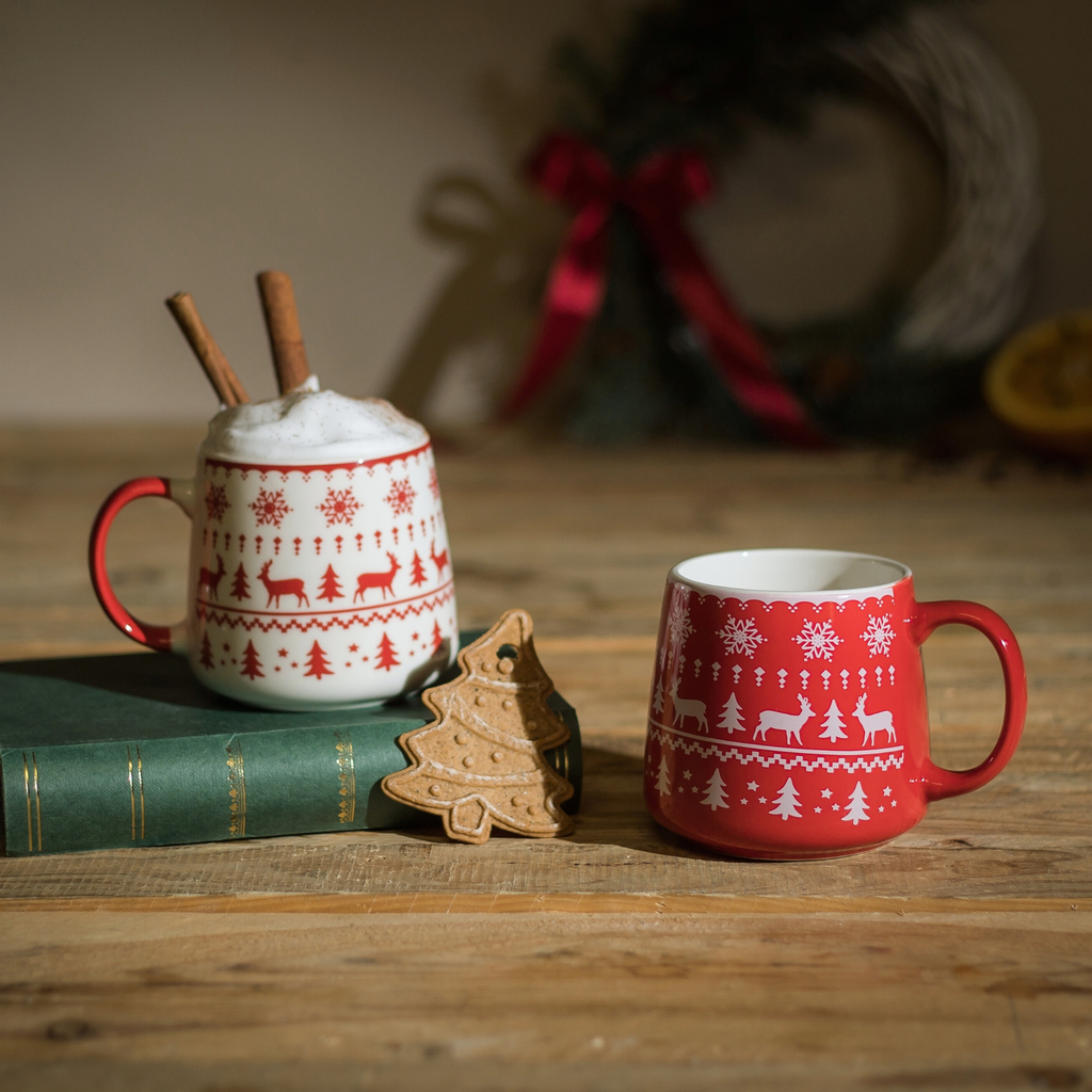 Vianočný hrnček so sobmi červený 380 ml