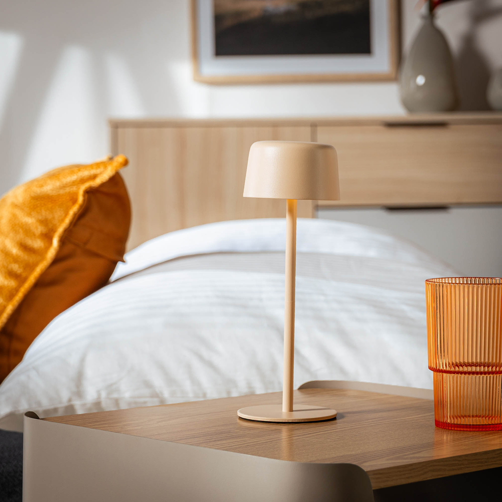 Stolná lampa LED IP44 krémová POCO