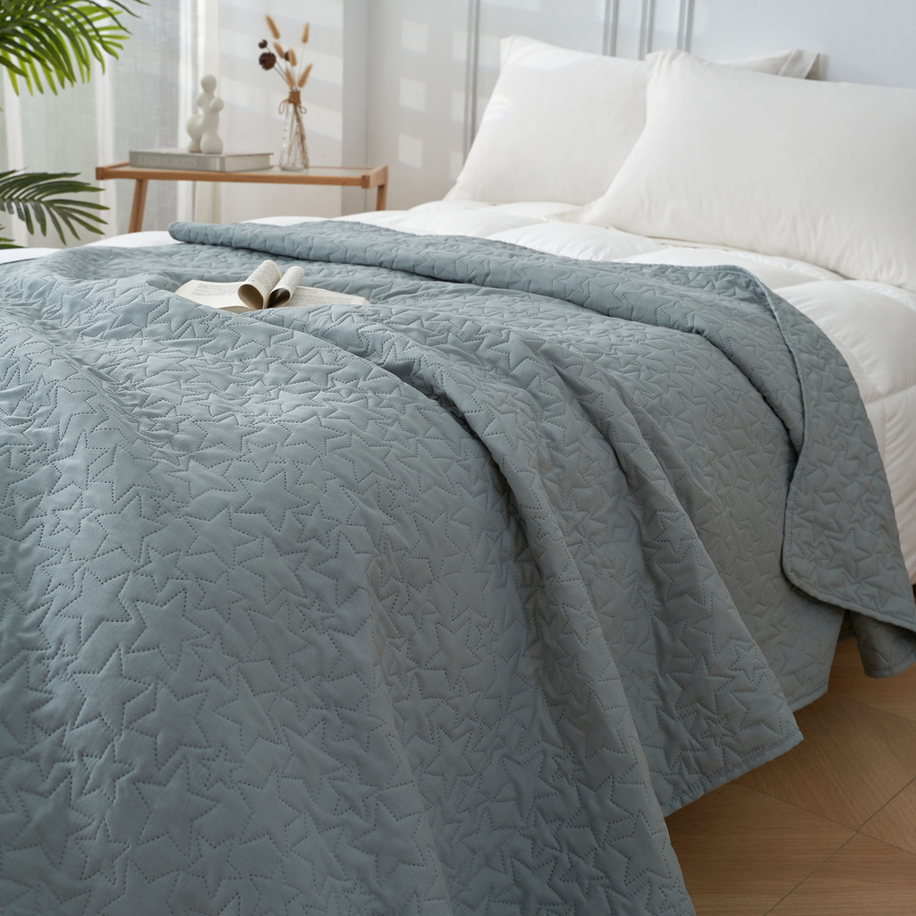 Prehoz na posteľ vo svetlozelenej farbe DABU STAR 140x200 cm