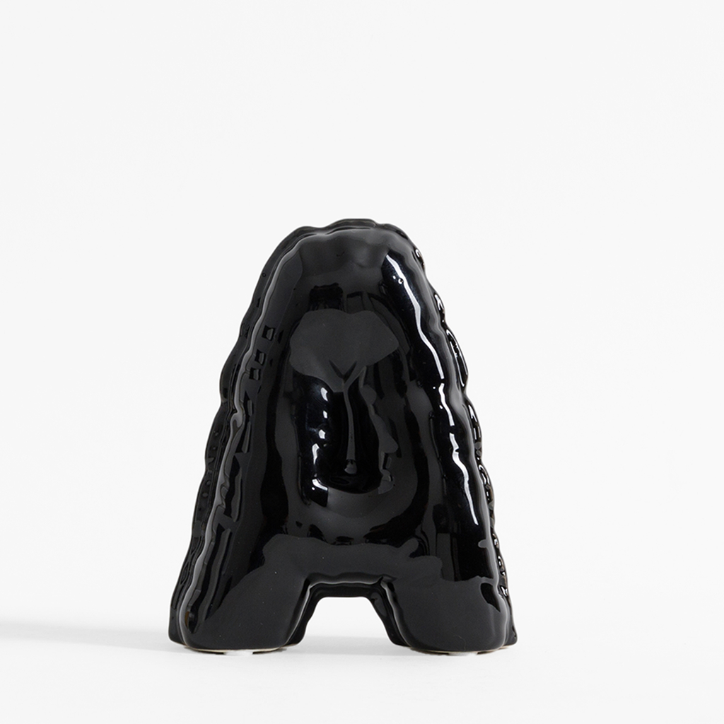 Dekoratívna figúrka PÍSMENO A čierna