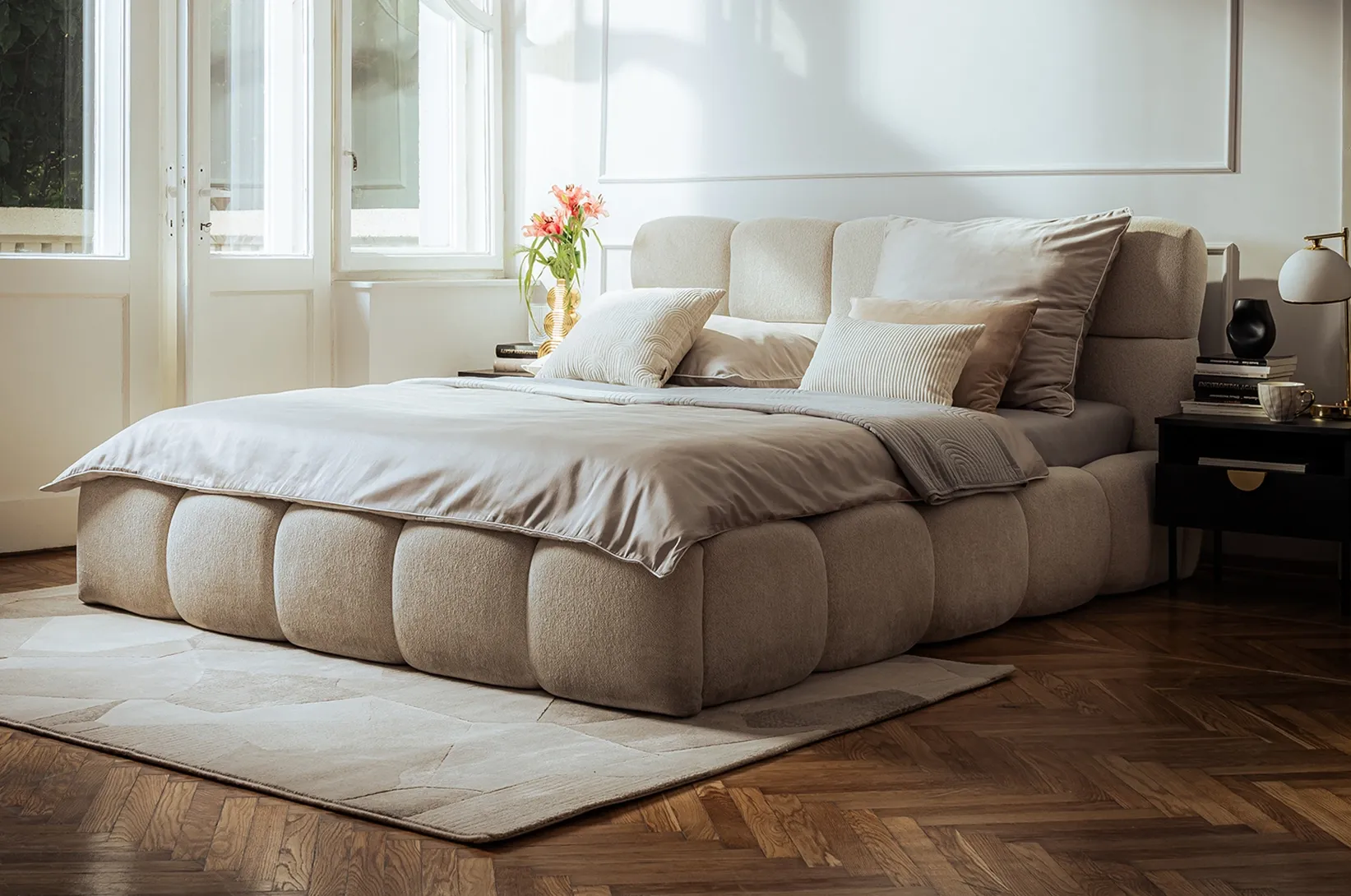 Čím zakryť posteľ v spálni? Prikrývkou alebo prehozom?