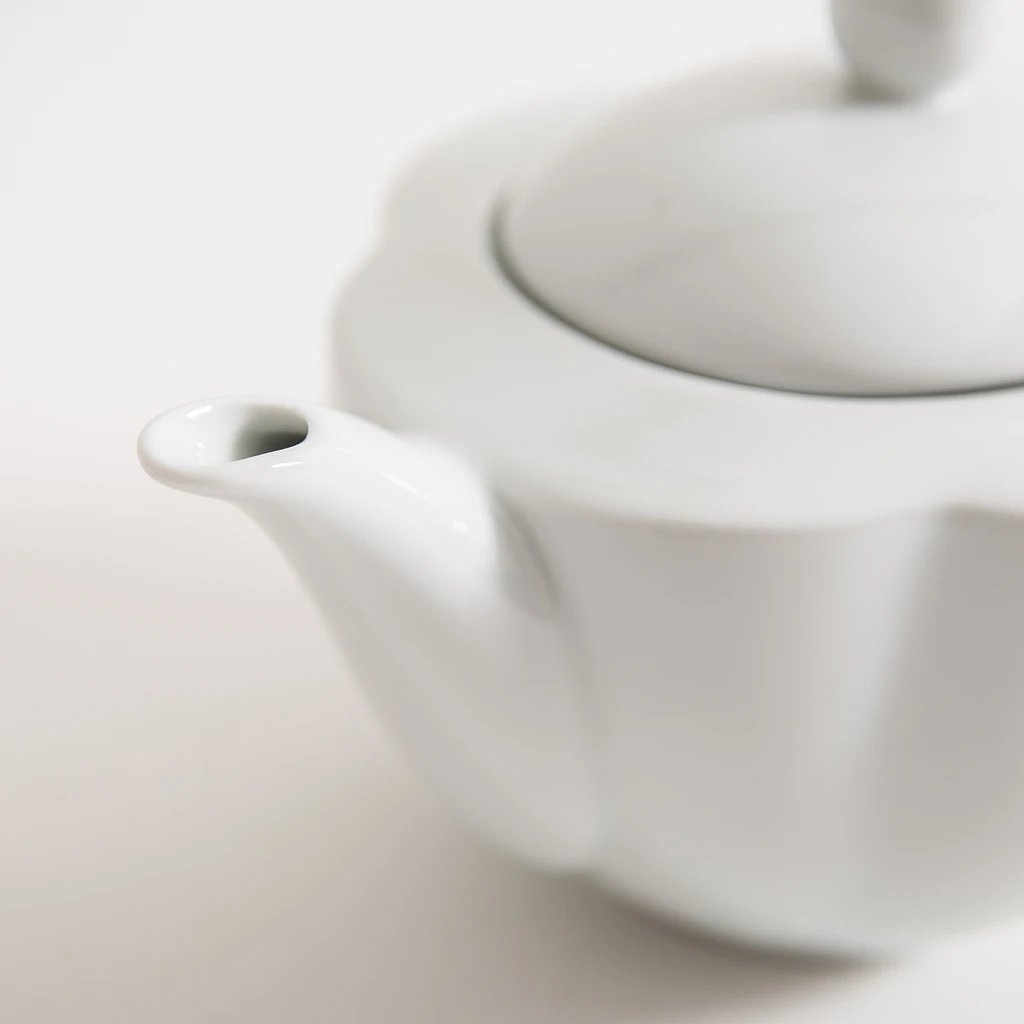 Dzióbek dzbanka z porcelany