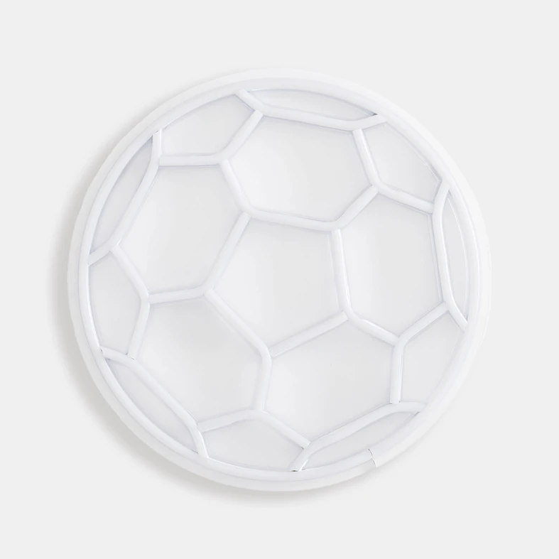 Kompaktowe wymiary oraz lekkie komponenty pozwolą umieścić lampę w dowolnym miejscu Twojego pokoju.