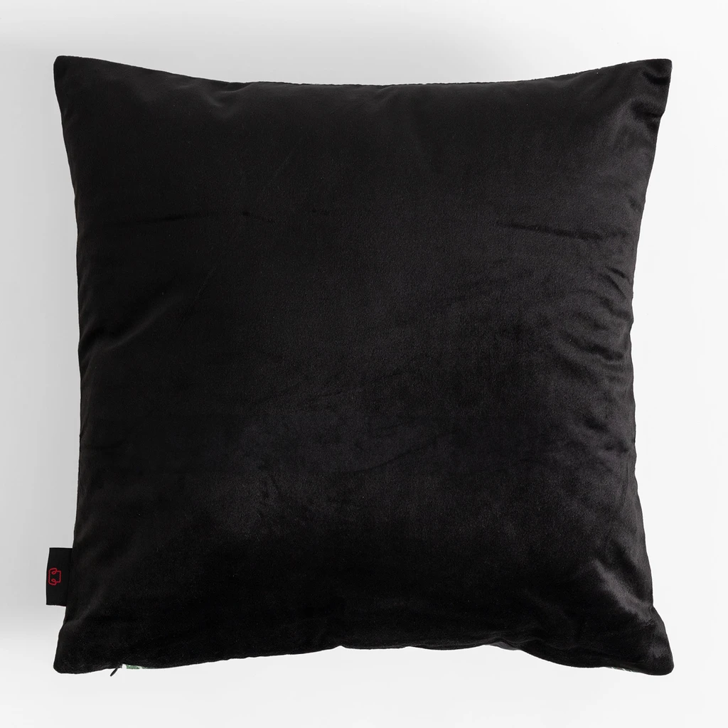 Welurowa czarna poszewka z kwiatowym wzorem